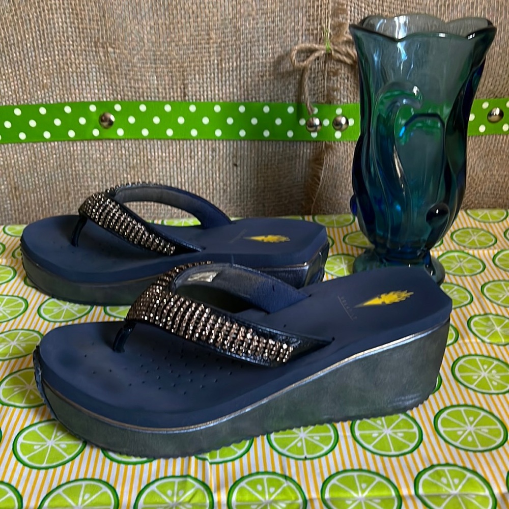 Volatile wedge flip flops
